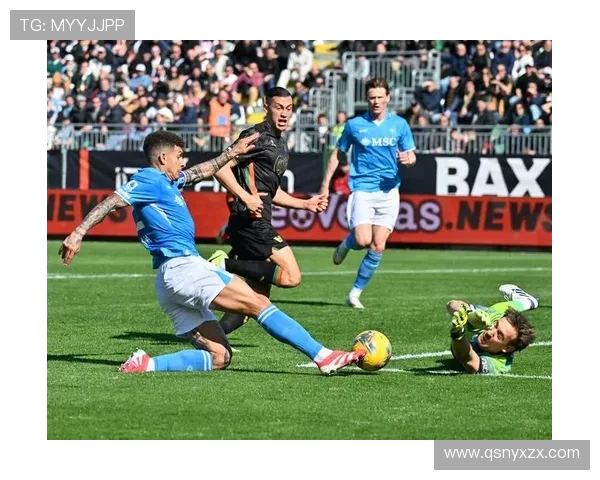 足球比赛中的前场进攻与后场支援