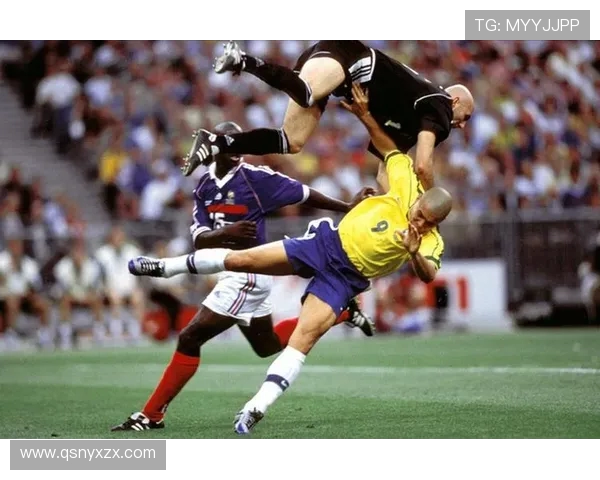 追忆98年世界杯巴西首发阵容的荣耀与传奇故事再现绿茵王朝巅峰风采