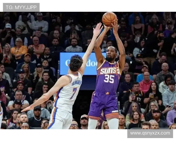 布克成为历史第三在720场比赛内得分超17000三分超1500与库表齐名